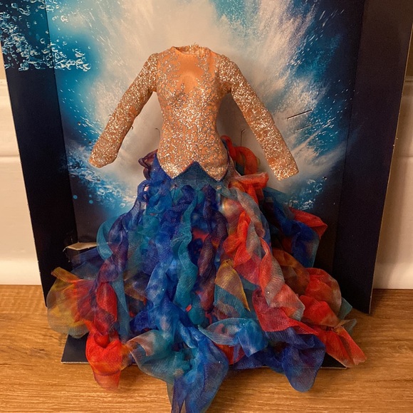 Aquaman Mera’s Royal Gown - Picture 5 of 8